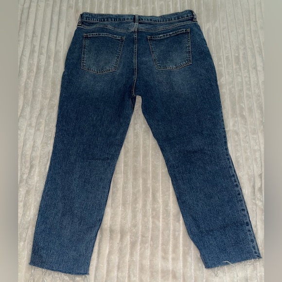 Old Navy Mid-Rise Boyfriend Straight Ripped Cut-Off Jeans • Size 14 - Picture 3 of 12